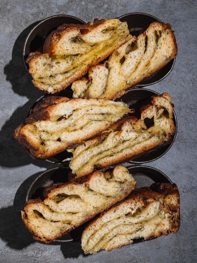 6 alternating slices of layered bread in tin.