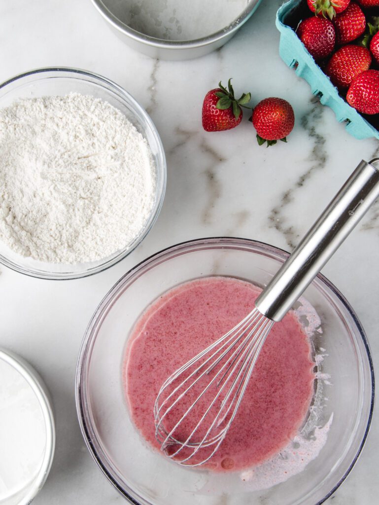 Bowl with flour and bowl with strawberry puree.
